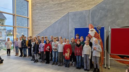 Nikolaus besucht die Christophorus Grundschule