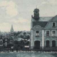 Foto 1907: Das Gebäude kurz nach der Errichtung (links „Villa Mannheim“)