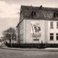 Foto Ende der 1960er: Das Gebäude im Zustand vor der Platzgestaltung